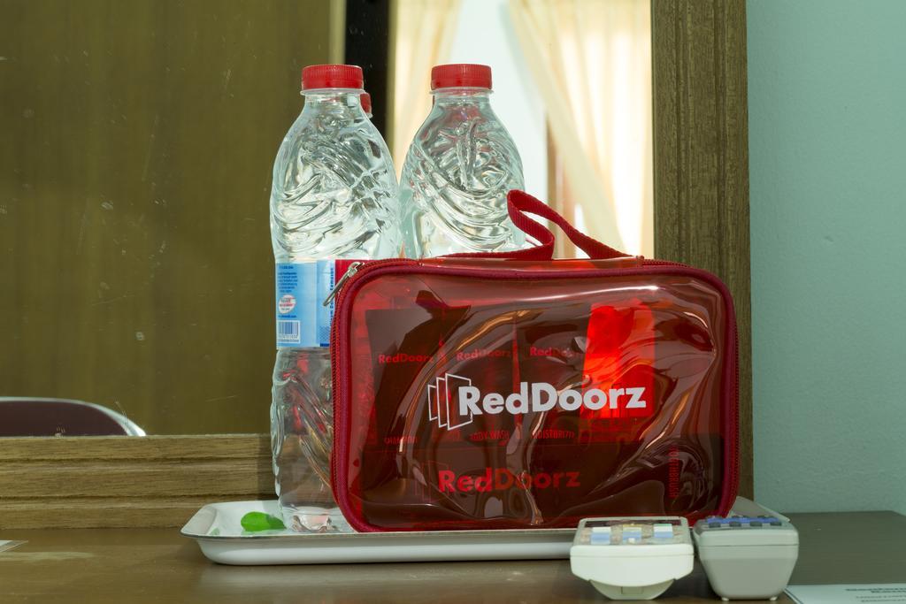 Reddoorz Near Cilandak Town Square Otel Cakarta Dış mekan fotoğraf