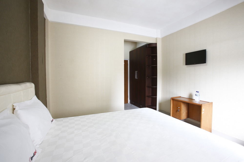 Reddoorz Near Cilandak Town Square Otel Cakarta Dış mekan fotoğraf